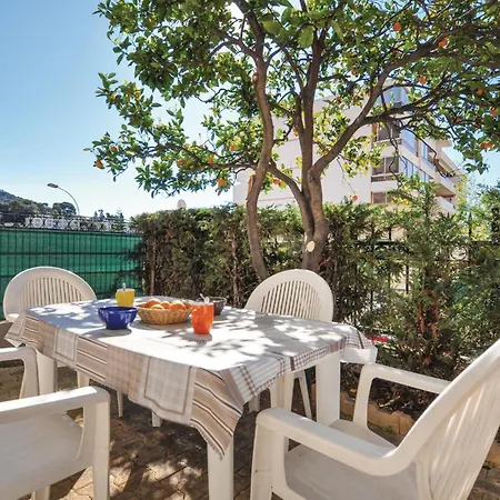 1 Bedroom Awesome In Le Cannet