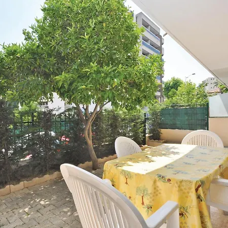 1 Bedroom Awesome In 아파트